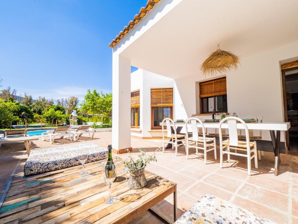 Bazén v ubytování Cubo's Casa Lucia Private Pool nebo v jeho okolí