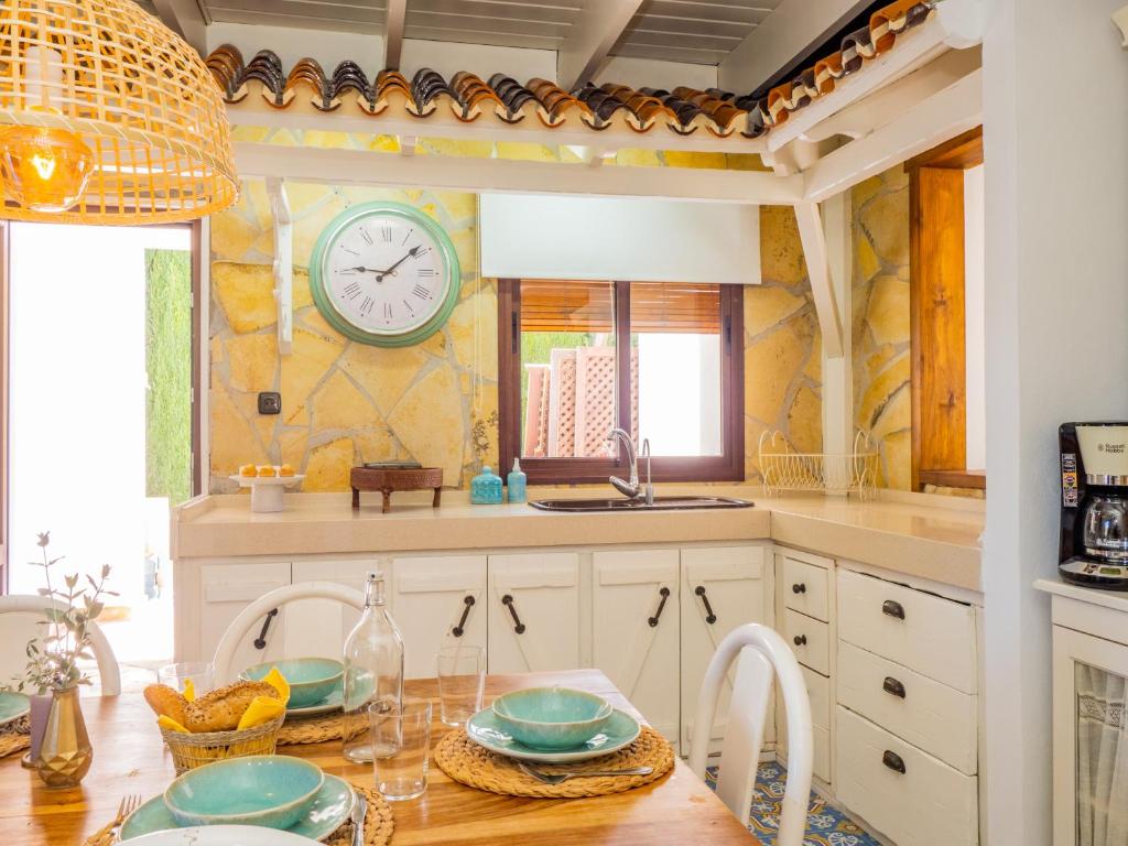 Kuchyň nebo kuchyňský kout v ubytování Cubo's Casa Lucia Private Pool