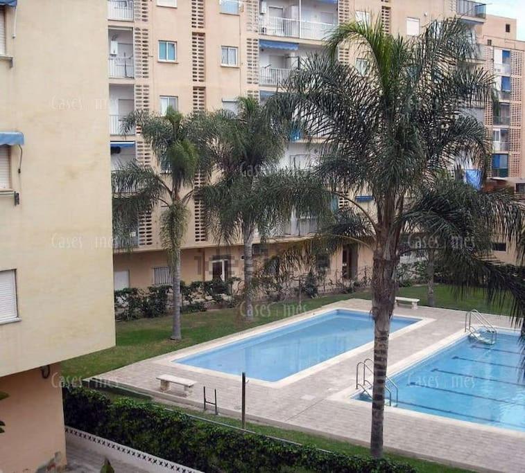 Bazén v ubytování Fantástico apartamento junto al mar nebo v jeho okolí