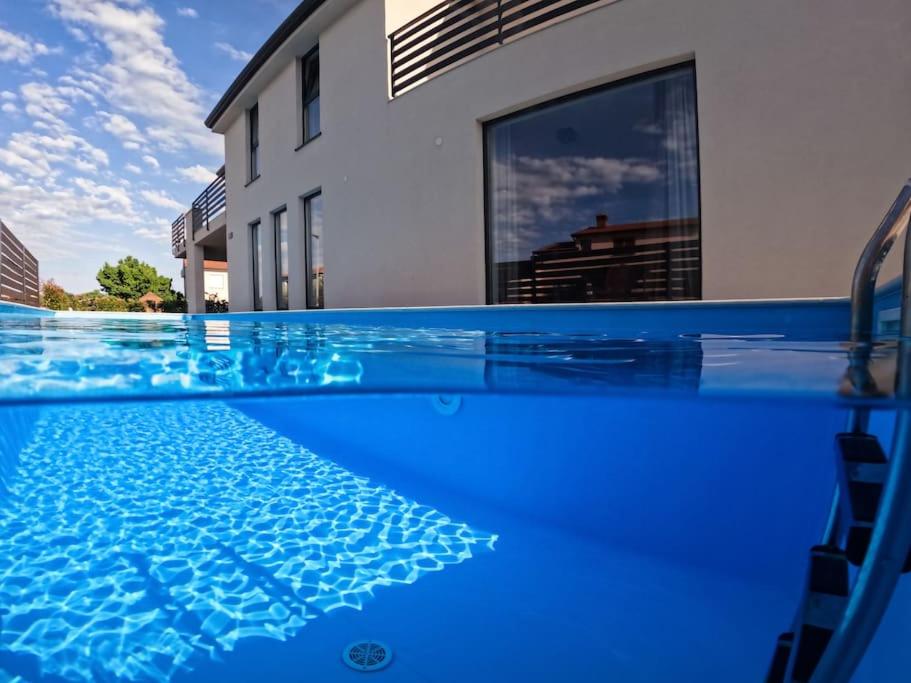 Bazen u ili blizu objekta MarCante - designer, romantic pool view Suite