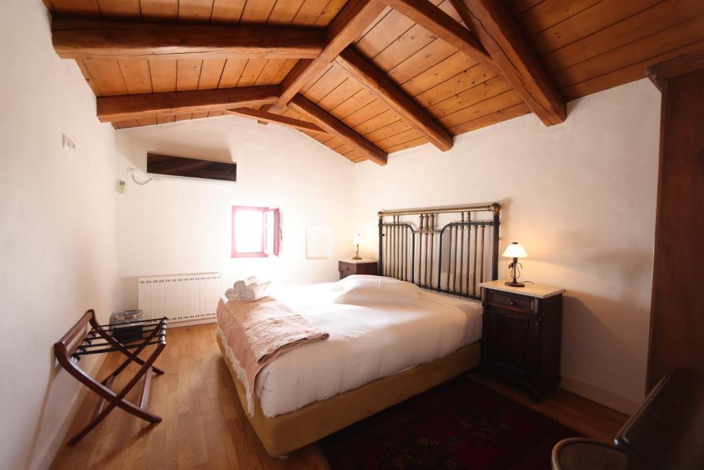 Lithos Stone Suites - 7