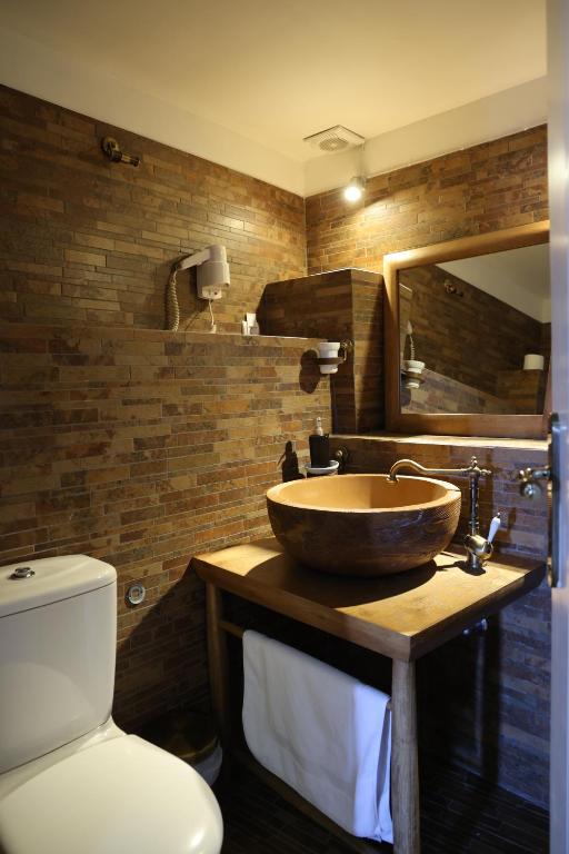 Lithos Stone Suites - 12