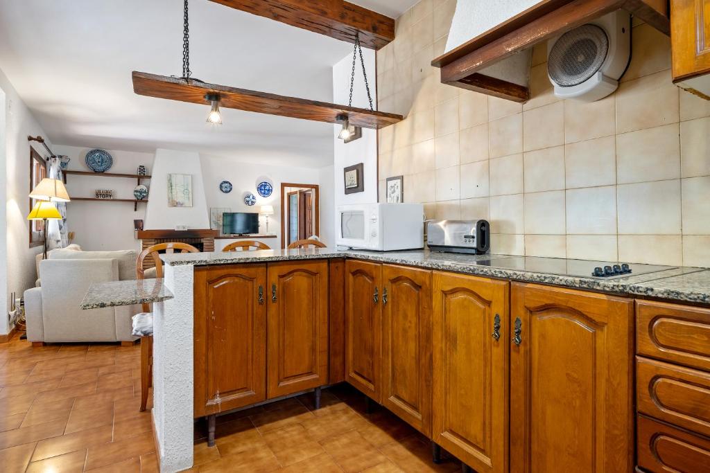 Kuchyňa alebo kuchynka v ubytovaní Hauzify I Casa l'Estany