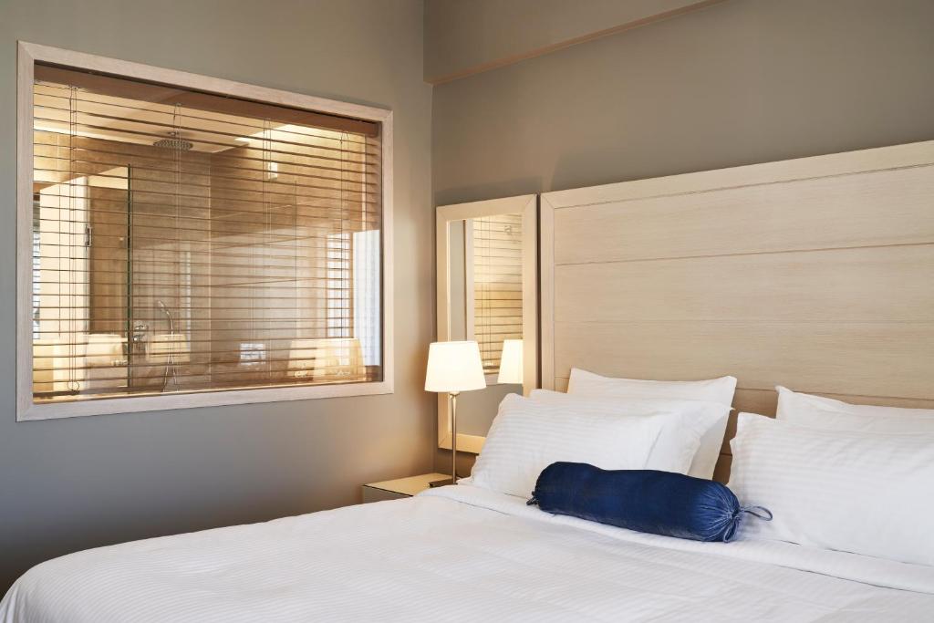 
Special Offer - Cityscape Premium Room
