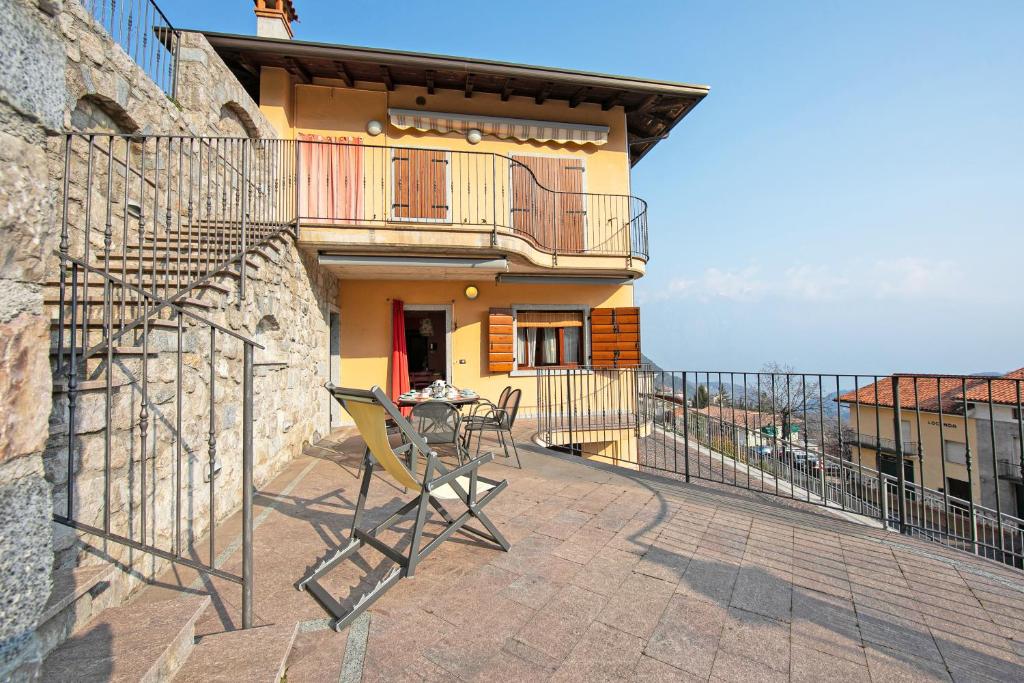 A balcony or terrace at Casa Angiolina Lake And Mountain View - Happy Rentals
