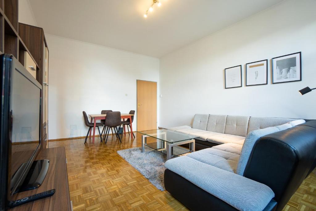 A television and/or entertainment centre at Two bedrooms family nice apartment