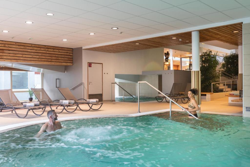 Bazén v ubytování Hotel & Spa Radiana nebo v jeho okolí