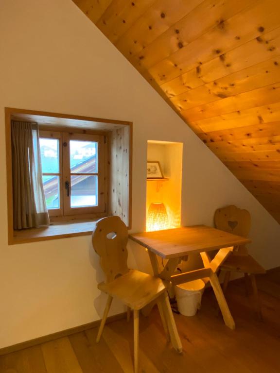 Posezení v ubytování Alpengasthof Crusch Alba ed Alvetern, S-charl