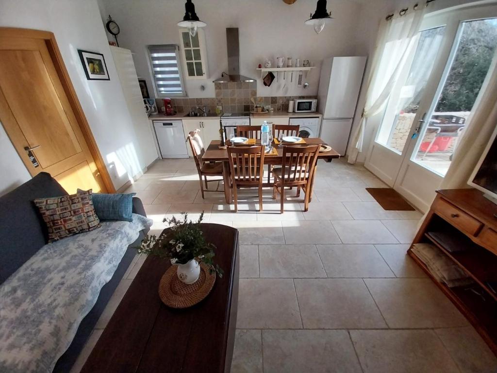 Kuchyň nebo kuchyňský kout v ubytování Gîte Bienvenue Chez Nous