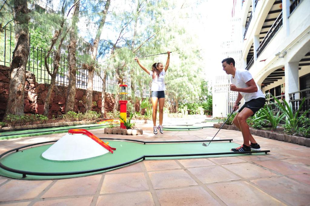 Hostia v ubytovaní Hotel Parque Tropical