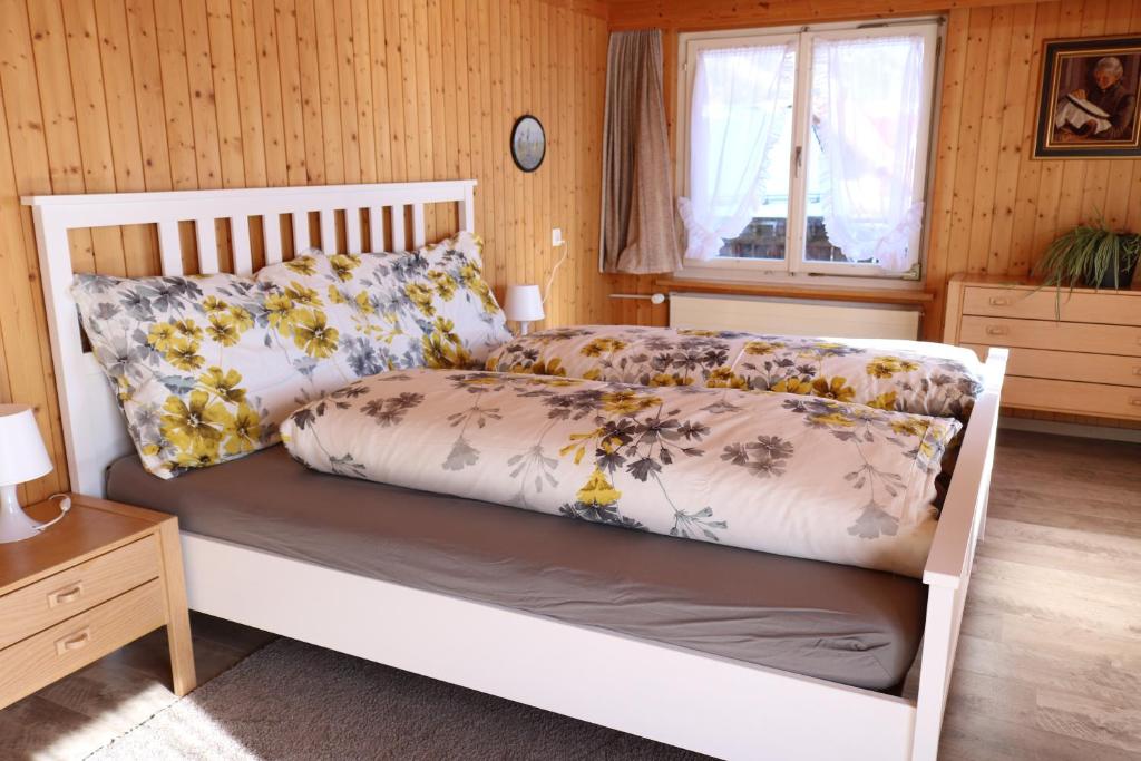 Postel nebo postele na pokoji v ubytování Schlafen im Sternen Ennetbühl