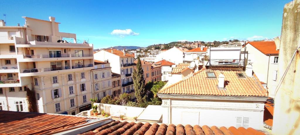 Výhľad na mesto Cannes alebo výhľad na mesto priamo z apartmánu