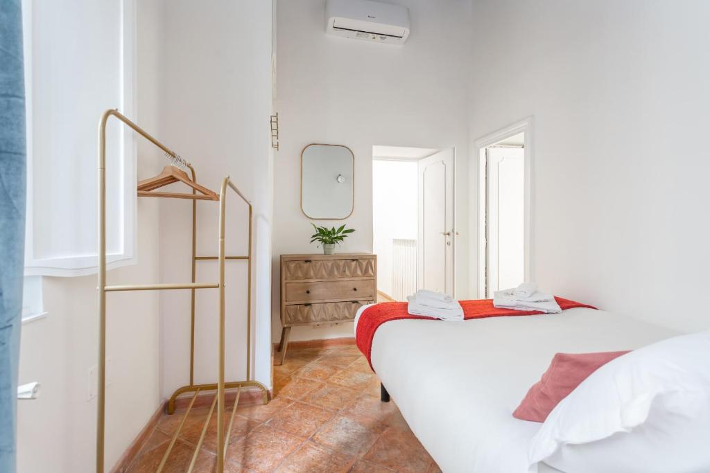 A bed or beds in a room at Barberini 3 BDR Apartment