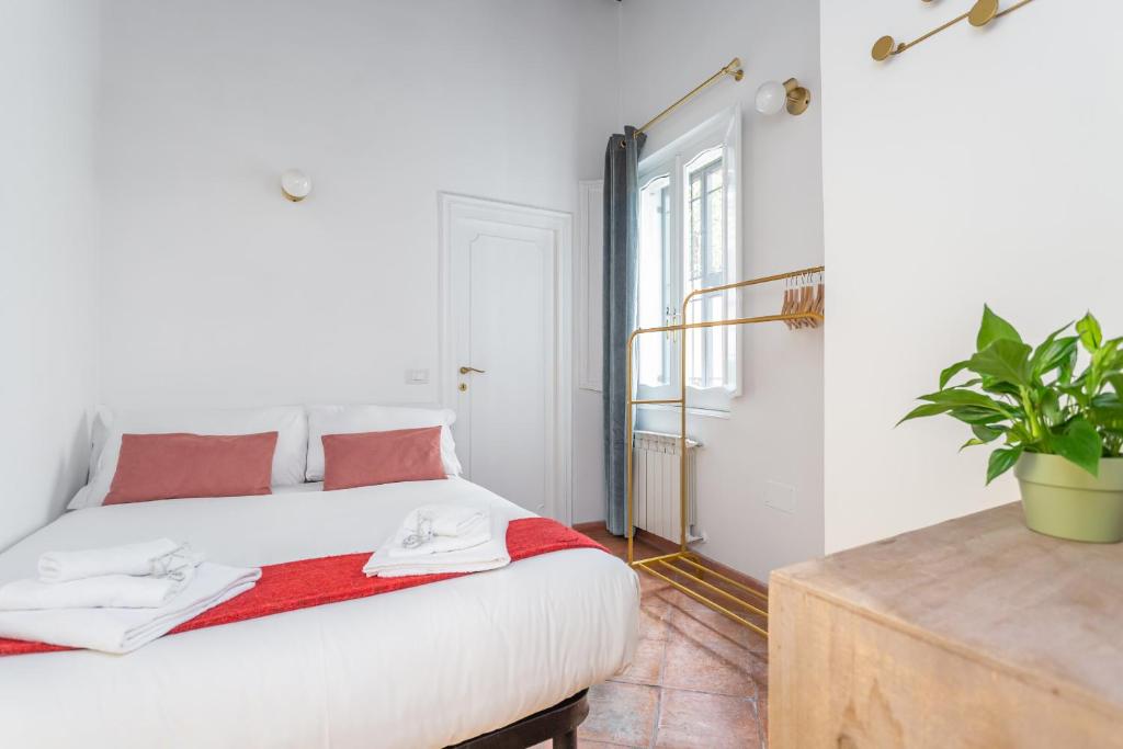A bed or beds in a room at Barberini 3 BDR Apartment