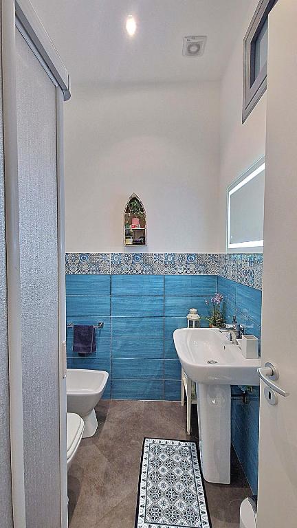 A bathroom at La Baronessa