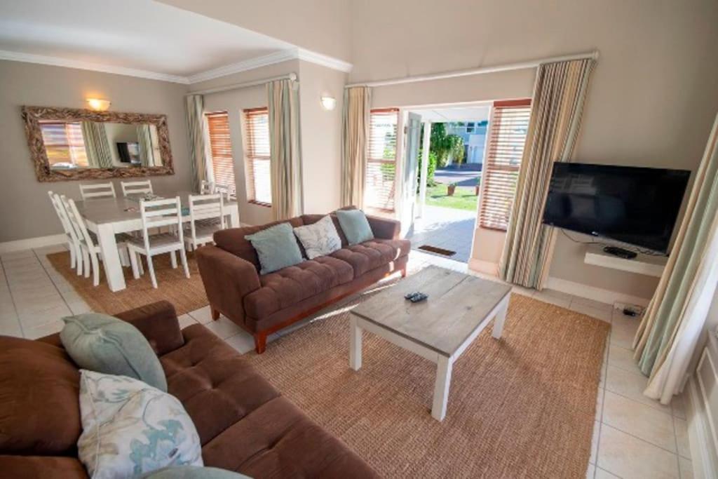 4244 River Club - Image 5
