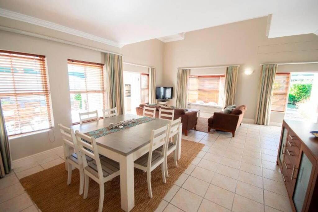 4244 River Club - Image 9