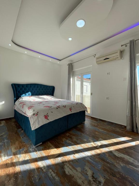 Postel nebo postele na pokoji v ubytování Apartmani centar ulcinj