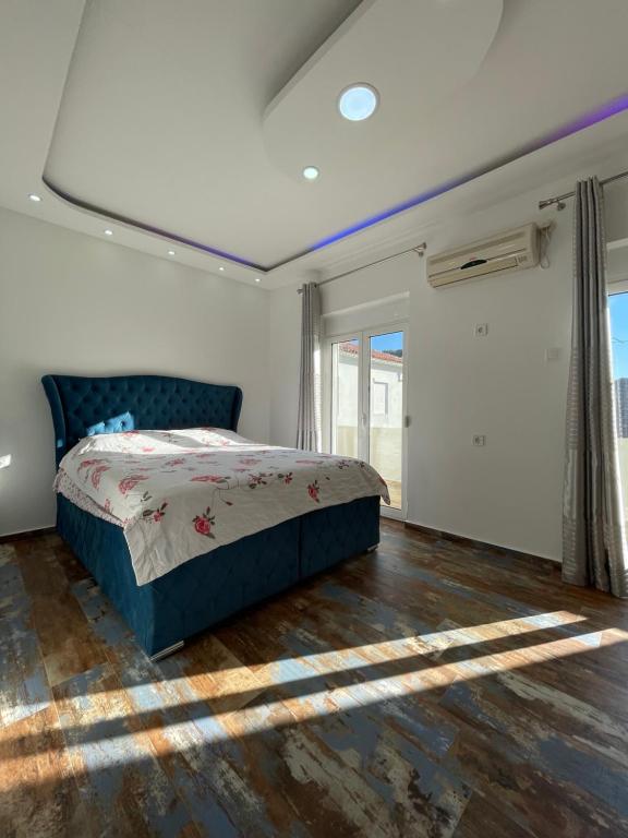 Postel nebo postele na pokoji v ubytování Apartmani centar ulcinj