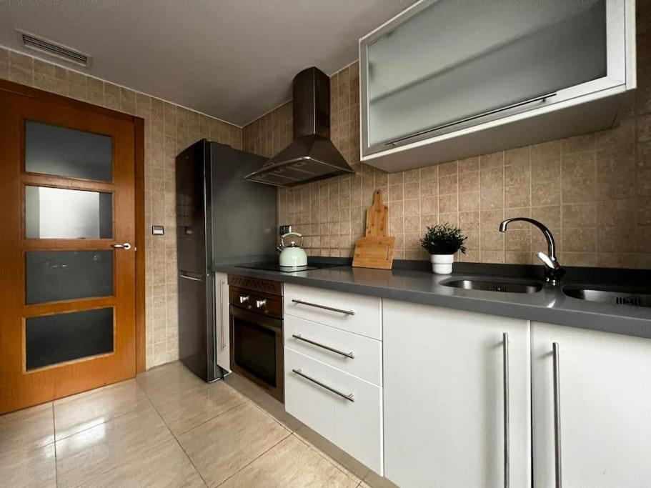 Dapur atau dapur kecil di Vivienda Oasis Murcia
