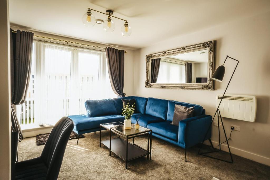 Chic 2 bedroom apartment Salford Quays the lowry, Manchester (updated