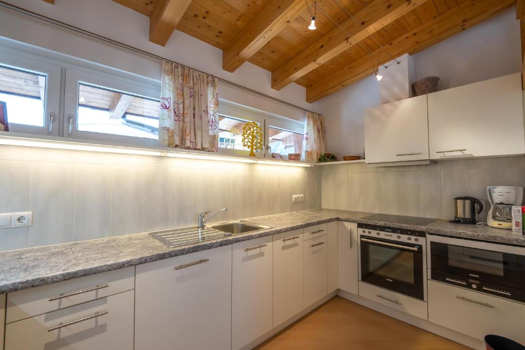 Kuchyň nebo kuchyňský kout v ubytování Försterhaus & Haus Andrea