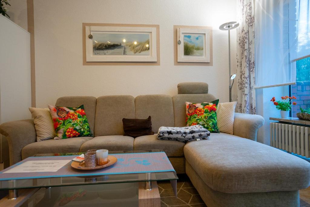 a living room with a couch and a coffee table at Hohenzollernpassage Wohnung Seemöwe in Büsum