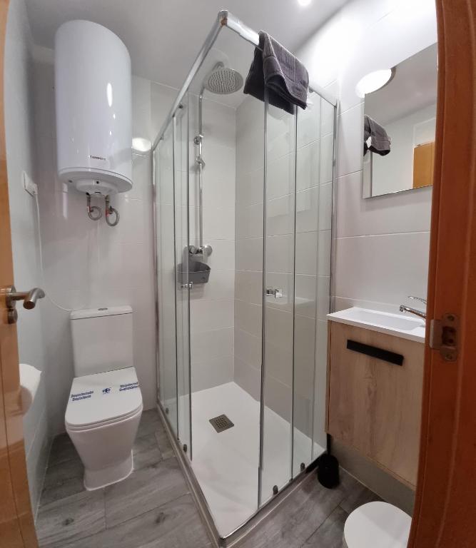 Koupelna v ubytování Homes of Spain, Apartamentos Paraíso Vera Playa, Ed Palmerston, Atico A con piscina privada y vistas al mar, 50m de la playa, WIFI