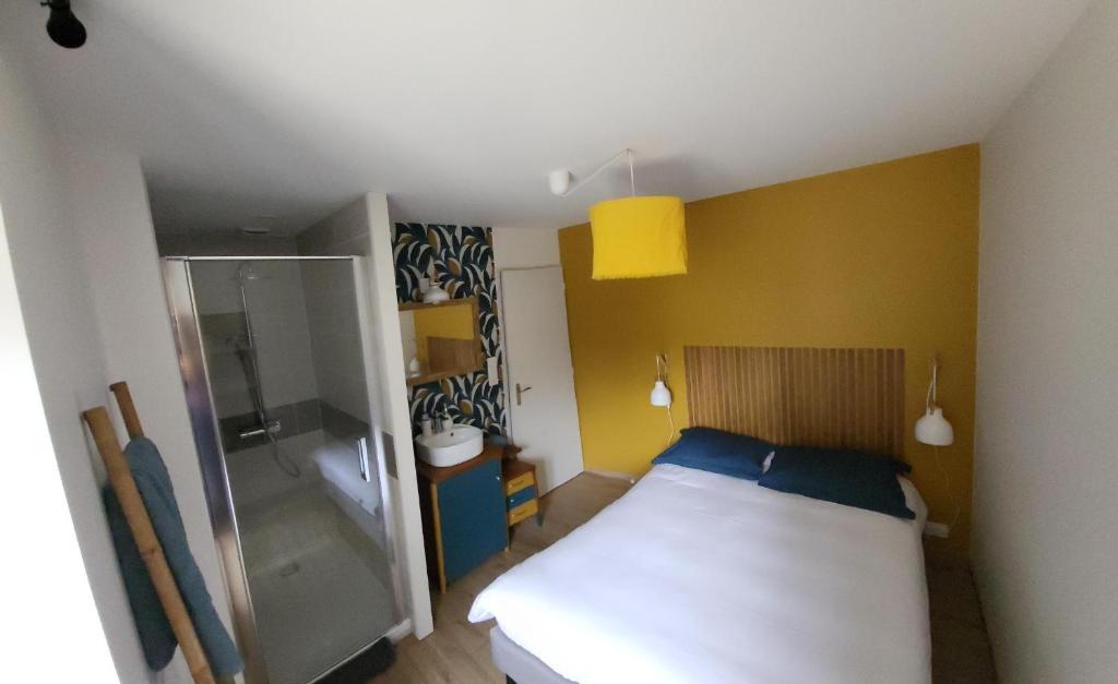 Łóżko lub łóżka w pokoju w obiekcie Au Clos Des Dély-Gîtes 3 étoiles