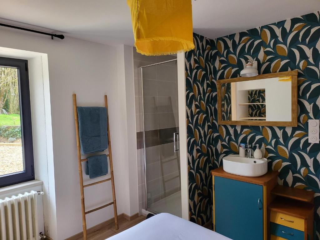 Łóżko lub łóżka w pokoju w obiekcie Au Clos Des Dély-Gîtes 3 étoiles