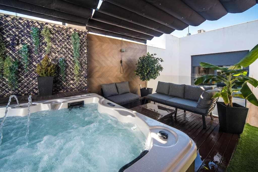 Luxuriously 3 beds Apartment with private Jacuzzi, Sevilla ...