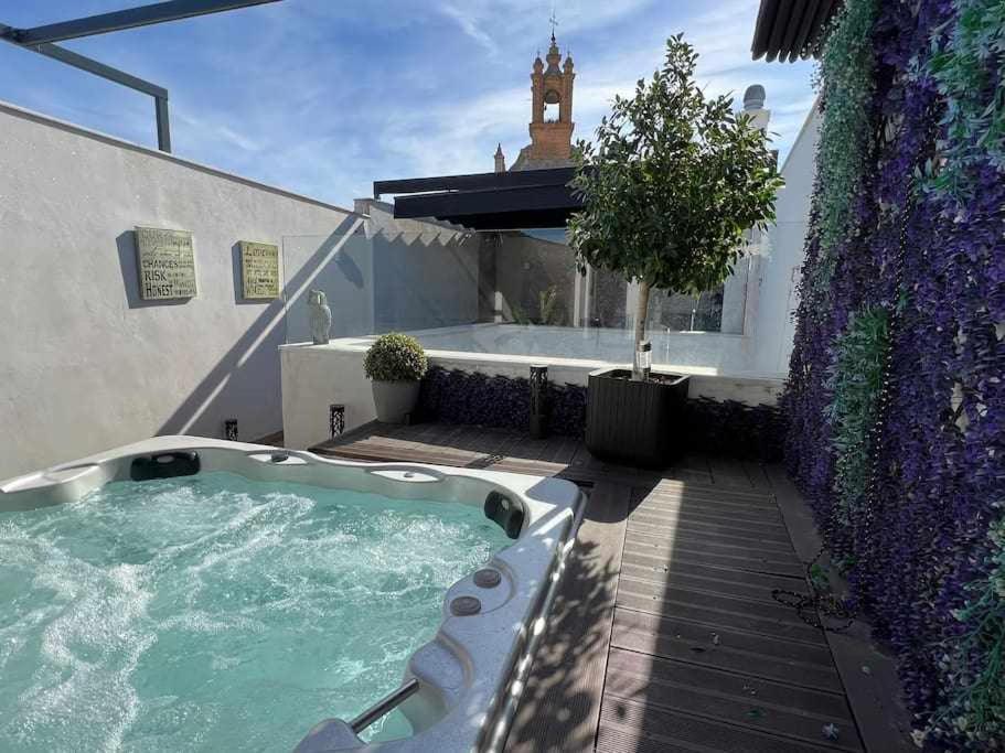 Luxuriously 3 beds Apartment with private Jacuzzi, Sevilla ...