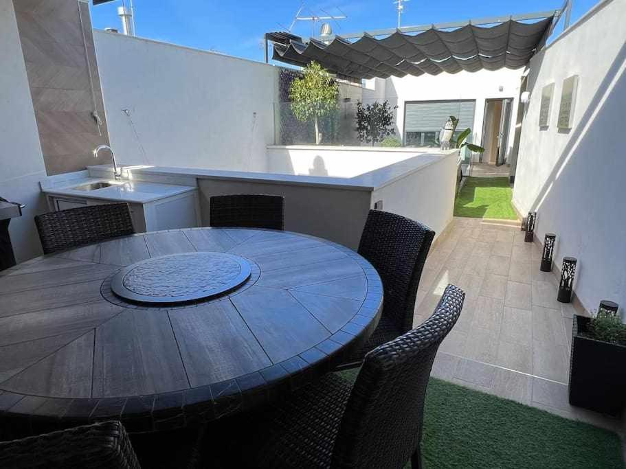 Patio nebo venkovní prostory v ubytování Elegant Duplex 3 Master Bedrooms and Private