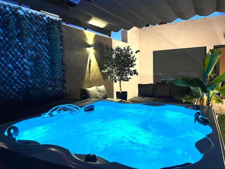 Luxuriously 3 beds Apartment with private Jacuzzi, Sevilla ...
