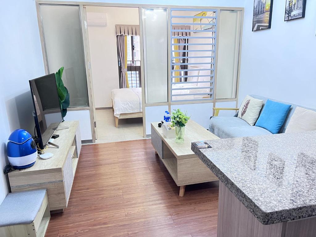 TV a/nebo společenská místnost v ubytování WESU Weisu Executive Apartment Shenzhen Shenda Metro Store