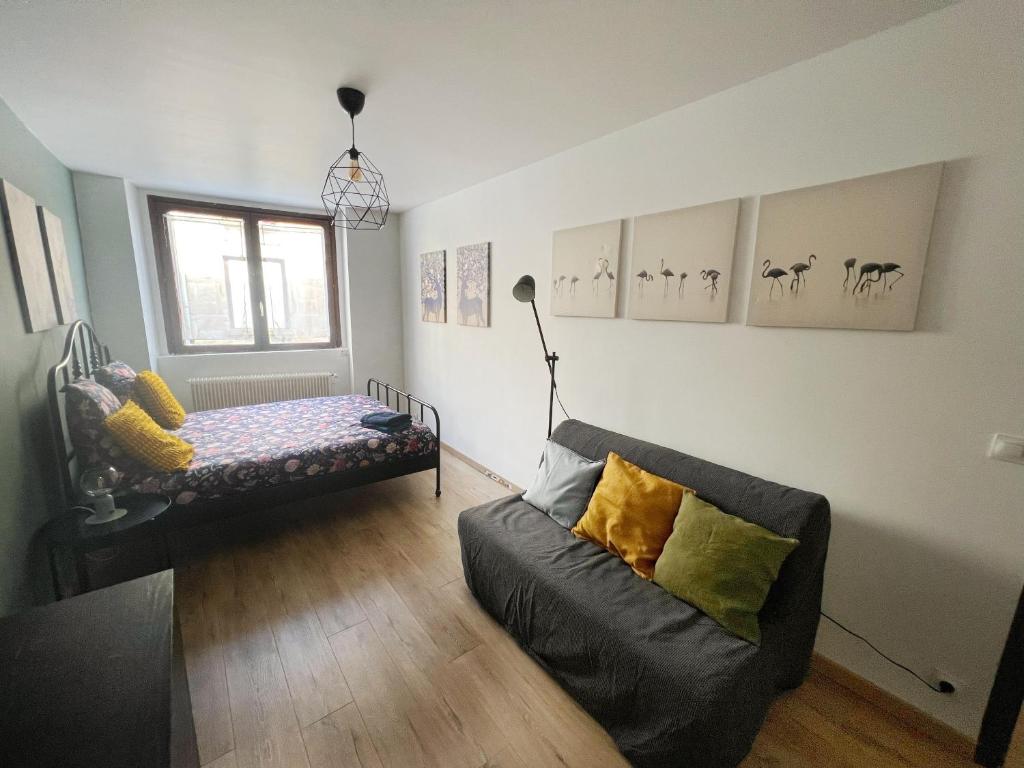 Zdjęcie z galerii obiektu 116 CHIC & COSY GRAND APPART MODERNE 65m2 HYPERCENTRE WIFI SMART TV NETFLIX w mieście Saint-Étienne