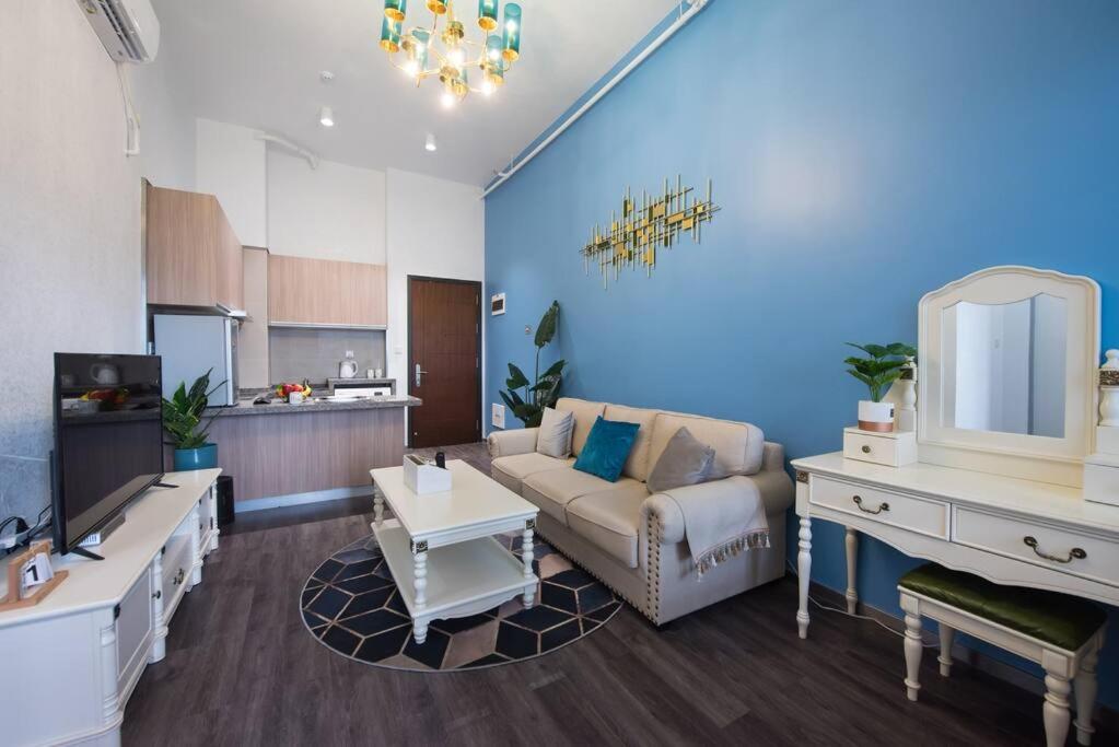 Kuchyň nebo kuchyňský kout v ubytování WESU Weisu Executive Apartment Shenzhen Shenda Metro Store