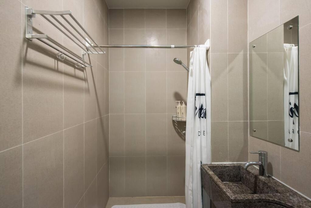 Koupelna v ubytování WESU Weisu Executive Apartment Shenzhen Shenda Metro Store