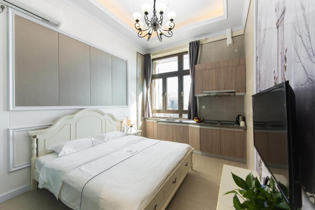 TV a/nebo společenská místnost v ubytování WESU Weisu Executive Apartment Shenzhen Shenda Metro Store