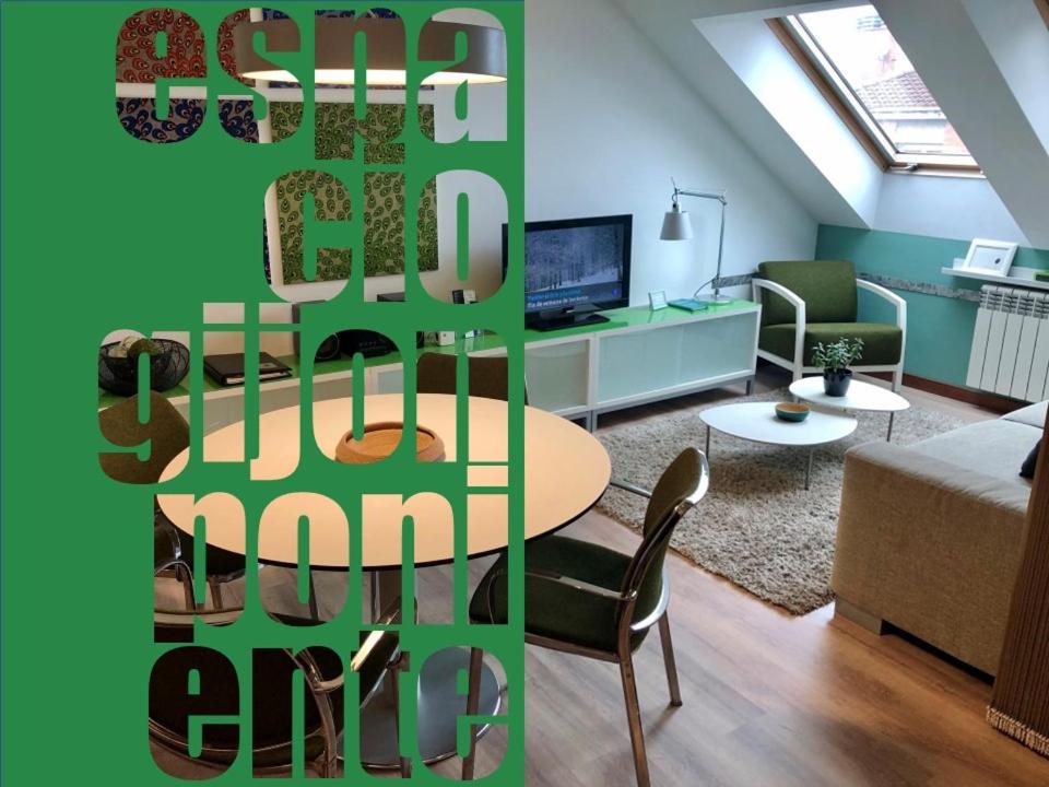 TV a/nebo společenská místnost v ubytování Espacio Gijón Poniente