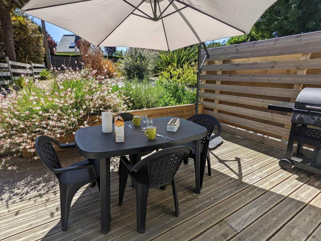 Photo de la galerie de l'établissement Maison 3* avec WIFI, terrasses, proche plage à Trébeurden - FR-1-368-321, à Trébeurden