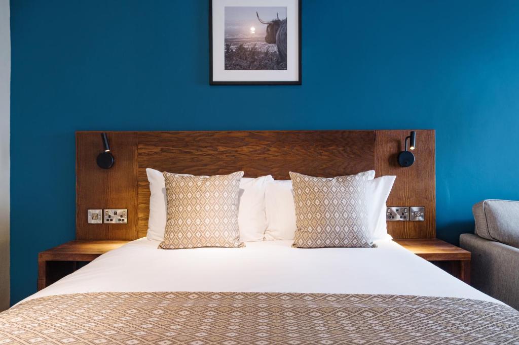 
Family Room (2 Adults + 2 Children)
