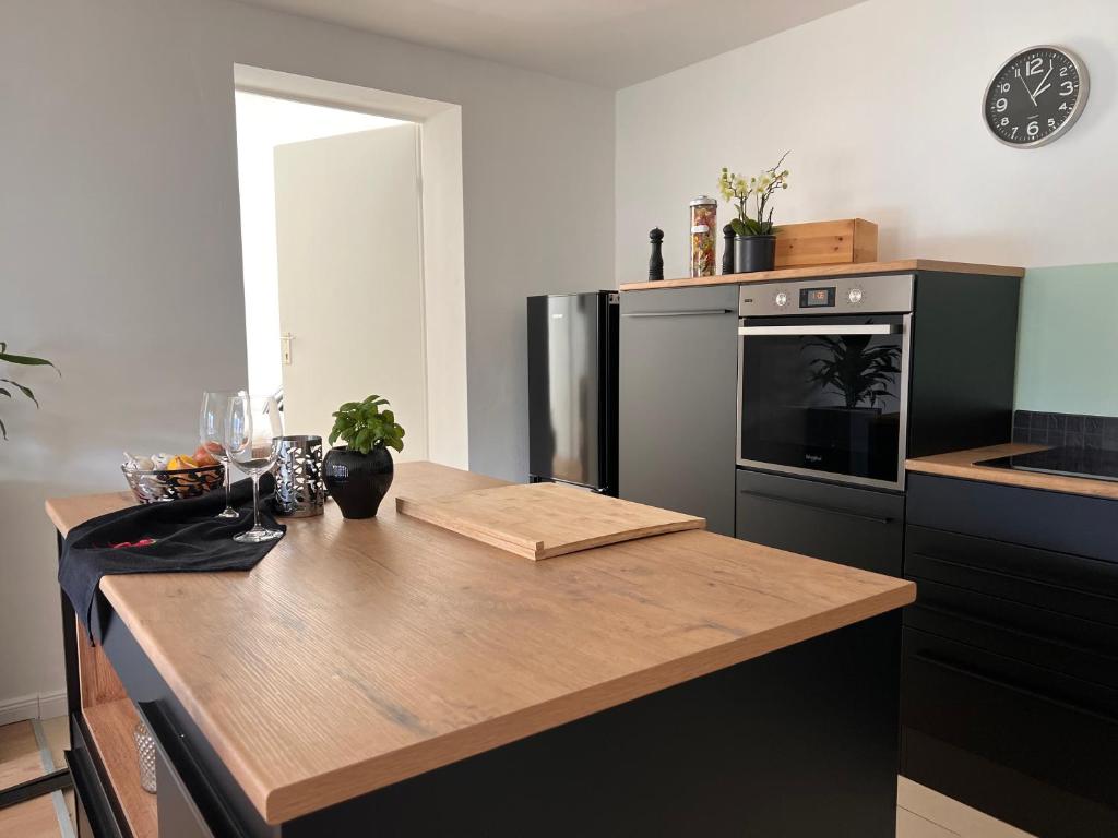 Een keuken of kitchenette bij Ferienwohnung Traunkirchen mit Seeblick