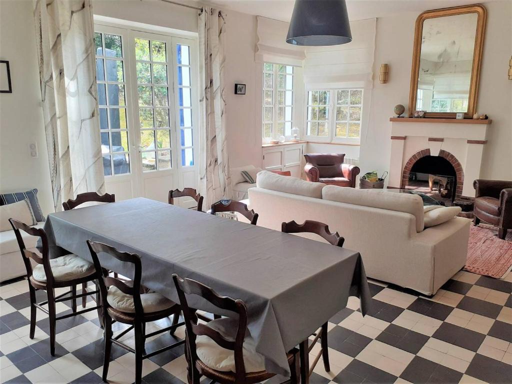 Zdjęcie z galerii obiektu Superbe villa familiale à 300m de la mer avec jardin, terrasse et tous équipements - FR-1-392-174 w mieście La Baule-Escoublac