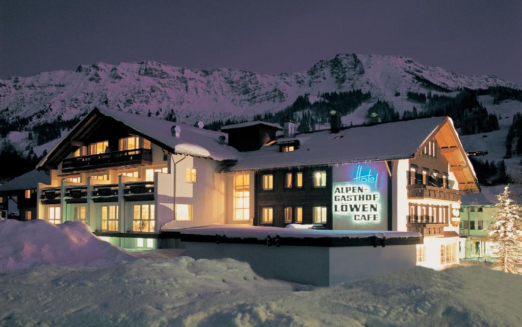 Nespecifikovaný výhled na hory nebo výhled na hory při pohledu z hotelu