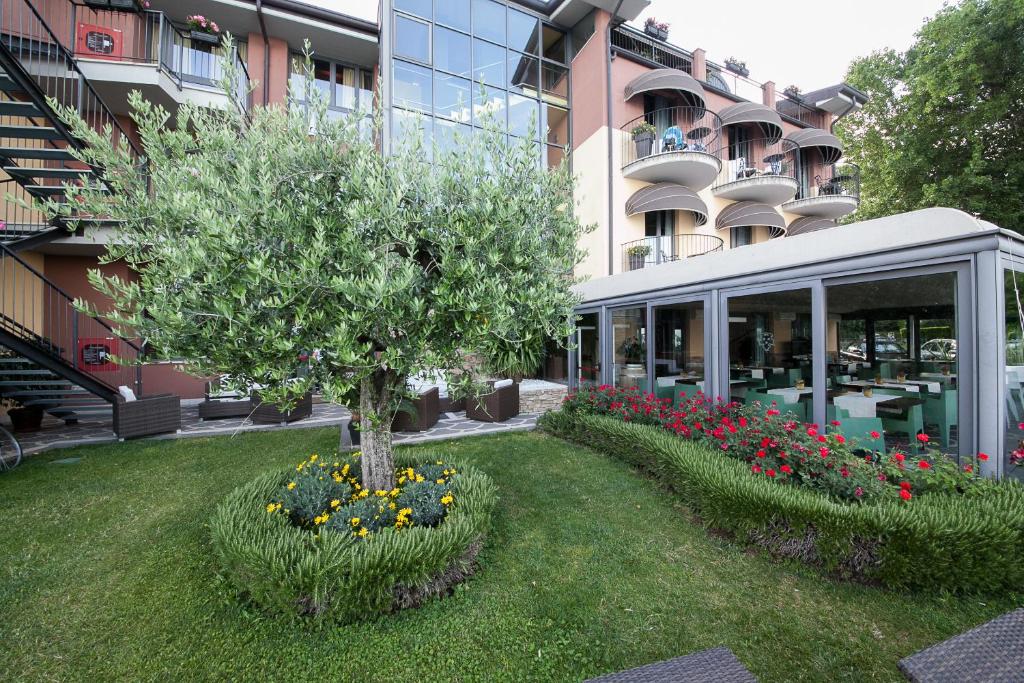 Ogród w obiekcie Hotel Aurora
