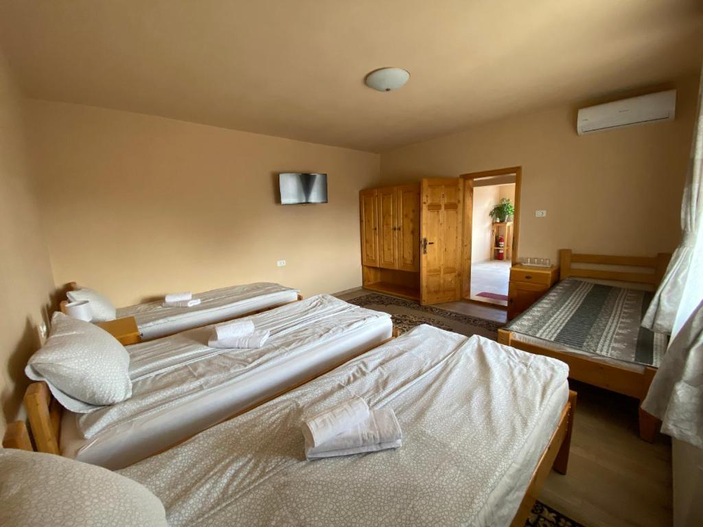 Pensiunea Roșu - Camera Familiare