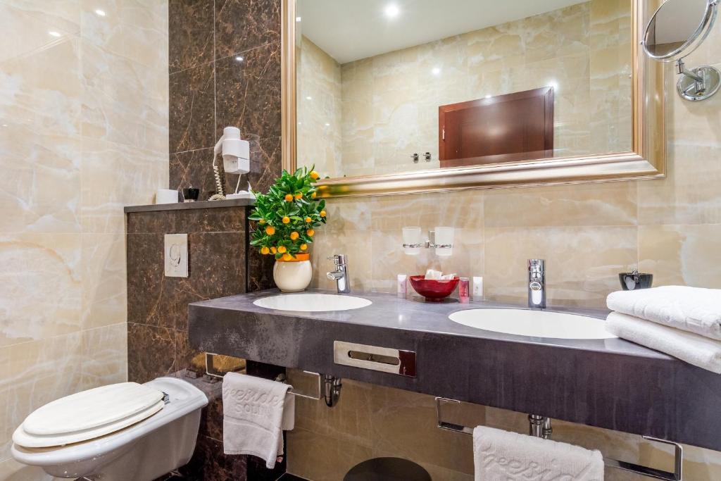 Koupelna v ubytování Hotel President Solin