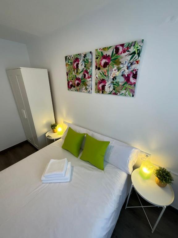 Łóżko lub łóżka w pokoju w obiekcie HEROE APARTAMENTO