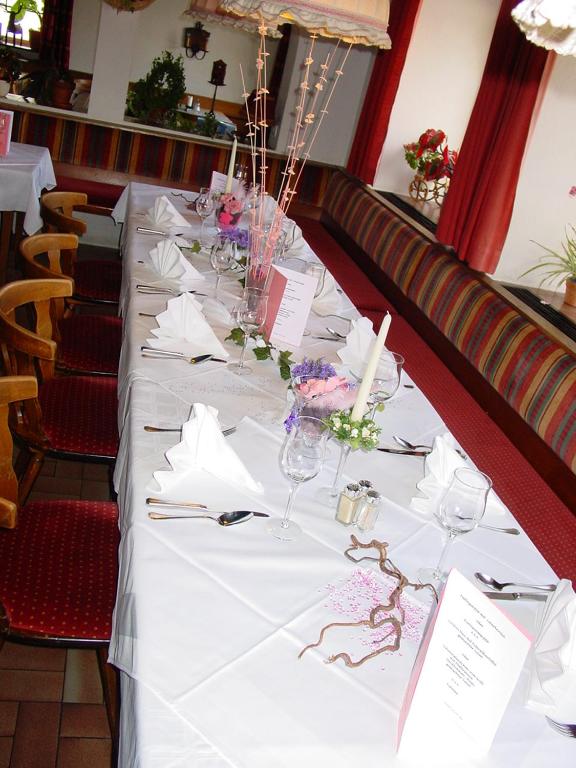 A restaurant or other place to eat at Hotel Stockerwirt